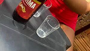 Exibida no bar pegando com macho casado! Quer ver?