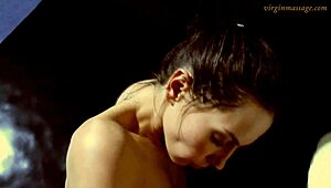 Winzige Jungfrau Vikas behaarte Fotze massiert