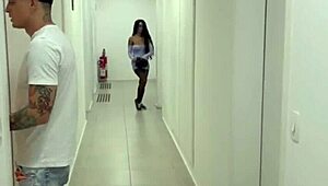 vizinha gostosa perde chave e eu fodo ela gostoso na minha casa