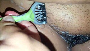 Shaving my fat smooth pussy nice and slow 😏🪒💦