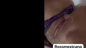 mira como me meto los deditos en mi vagina latina masturbandome rico en casita