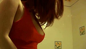 shaving my smooth pussy always makes me so damn horny 🔥💦