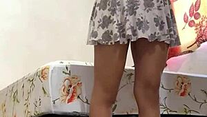 Säg inte till min man att jag är en kåt nympho latina i minikjol!