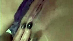 mira como me meto los deditos en mi vagina latina masturbandome rico en casita
