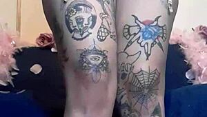 Uusi vaimo imee pomo-kullia kun kukkulapsi katsoo voimattomana