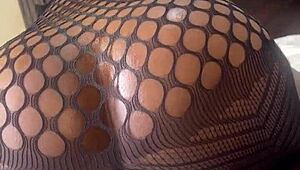 Petite bubble butt rides dildo with overwhelming squirting passion