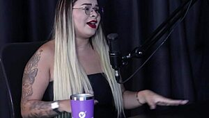 Suellen Barrar thought porn was easy but now fingers daily as Penelope on xvideos