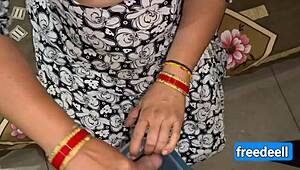 Индийска мащеха с големи цици язди пасынка каубой в табу vlog с креампи