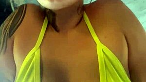 wet pussy flashes at copacabana beach gym during new year crowd