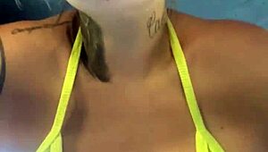 wet pussy flashes at copacabana beach gym during new year crowd