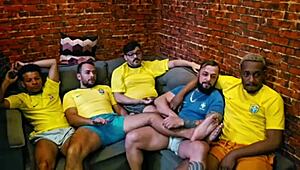 esses torcedores putos safados vao foder tudo depois do jogo de futebol brasileiro?