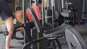 fodi essa morena gostosa na academia e enchí ela de porra