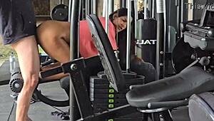 fodi essa morena gostosa na academia e enchí ela de porra