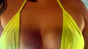 wet pussy flashes at copacabana beach gym during new year crowd