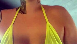 wet pussy flashes at copacabana beach gym during new year crowd