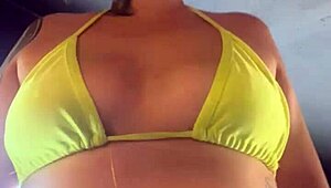 wet pussy flashes at copacabana beach gym during new year crowd