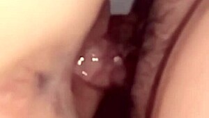 amaterska obrita piča closeup 161 dni po izgubi deviškosti v doggystyle
