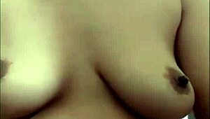 hey caught this pretty filipina girlfriend on video call with boyfriend handjob to orgasm in bedroom