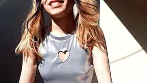 yo bonneyuwu flashes her 5'31 body with sexy cards