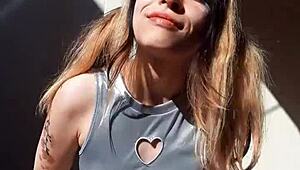 yo bonneyuwu flashes her 5'31 body with sexy cards