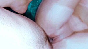 Деси бабхи поема твърдо набиваане в путката?