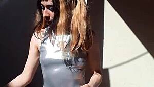 yo bonneyuwu flashes her 5'31 body with sexy cards