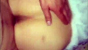 😍 linda scort dances stripping lingerie on bed showing huge ass