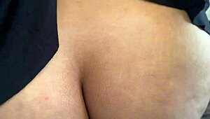dude que rica esta la latina del aseo, mira como menea ese culo mamacita