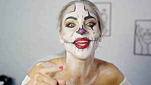 miss daisy diamond shows harley quinn makeup look step by step for halloween cosplay