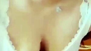 aurora estelar invites you to stay up late watching her sexy solo play...