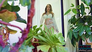 Hey, watch playmate milf Kimmy Granger strip her big tits outdoors?