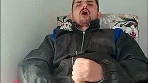 hey saymon, show off pounding that hot strip