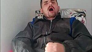 hey saymon, show off pounding that hot strip