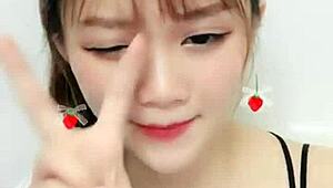cute korean girl draws fans in with her sexy uplive webcam show