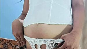 25yo big ass stepmom with thick lips feels playful