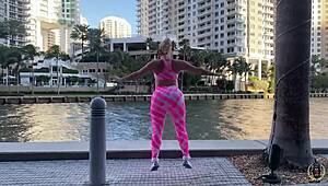 insatiable bbw hollywood rides rome majors monster cock