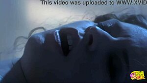 гледай тези ретро курви да се целуват, да трират големи клитори и да лижат мокри путки страстно