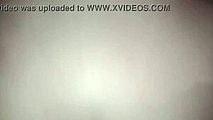 Eu como a buceta e o cu da minha vizinha safada enquanto ela geme alto