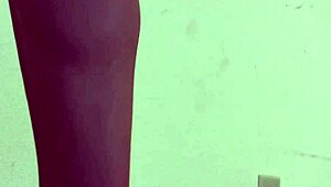 barefoot toes get pumped in foot fetish action