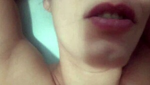 Vroč milf izgubi deviščino mlademu, kriči na kura!