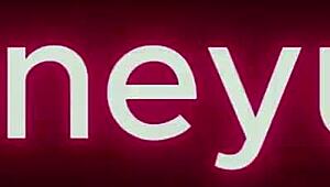 Bonneyuwu's sexy twerk dance shows off her tight petite body.