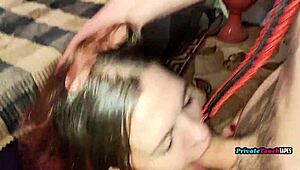 Stiefbruder dominiert russische Sklavin mit brutalem Kehlfick