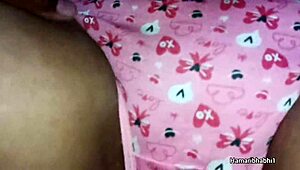 असली देसी भाभी पैशनेट घरेलू सेशन में जोरदार चुदाई लेती
