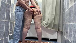 Стъпсинът хваща стъпмама в банята и я бои в мастилдъката си сурова!