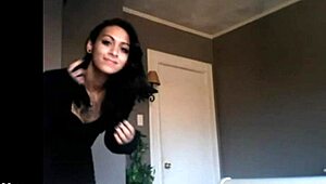 Neverovatna savršena trans se crossdresira za webcam tease šou