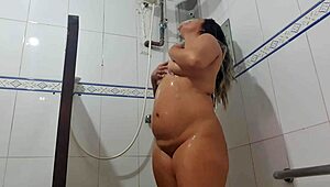 i got sooo wet nivaldo paid 50 reais to watch me shower... pix 13 997734140!!