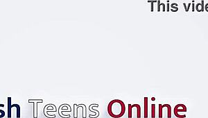 W obroży brytyjska 18-letnia gotycka suczka wyruchana ostro w kuchni ze spermą