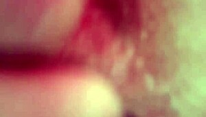 hej, globoko prstkam svojo tesno ritko in jo raztegnem samo zate