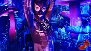 spiderbabe unleashes her sexy halloween tricks!