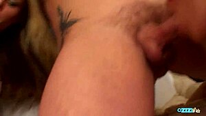 Hej poglej ti dve blondinki z velikimi joški ki jih polnijo kurci dvojno 🔥🍑💦
